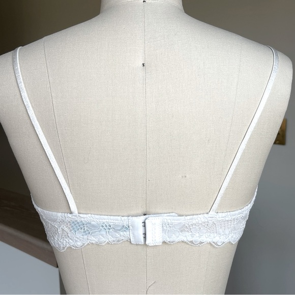 Coobie wireless white stretch lace bra w/back closure, size M, fits 34B - Picture 3 of 4